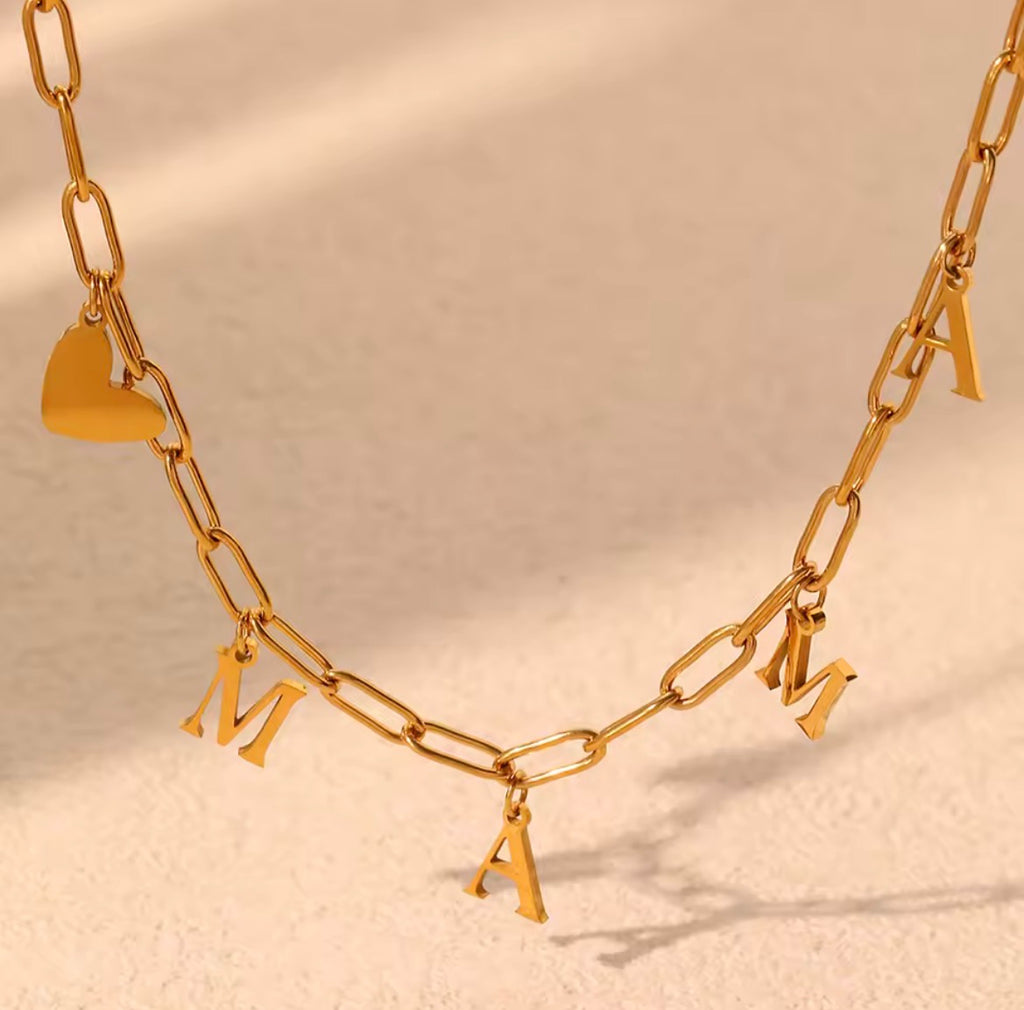 Mamá necklace