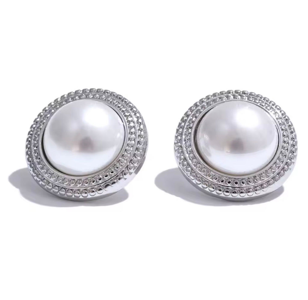 Dot earrings