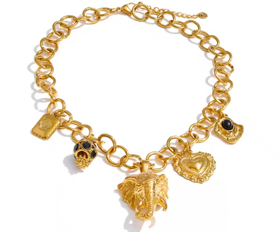 Isa necklace